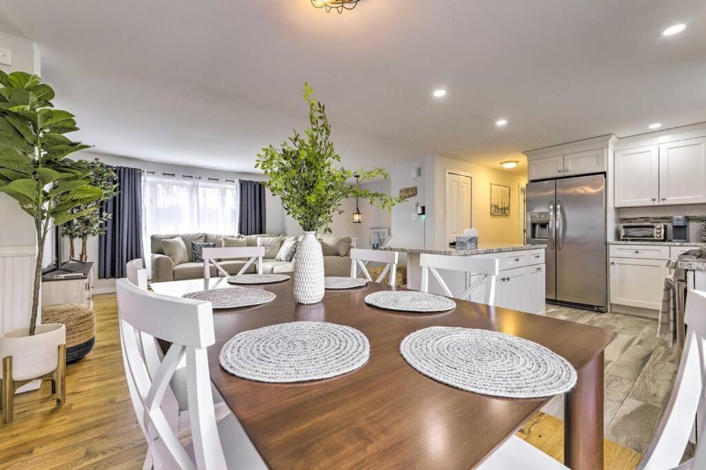 New! Updated Mystic Home W/ Sauna, Hot Tub & Deck מראה חיצוני תמונה