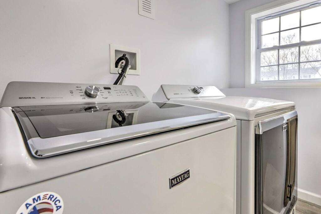New! Updated Mystic Home W/ Sauna, Hot Tub & Deck מראה חיצוני תמונה