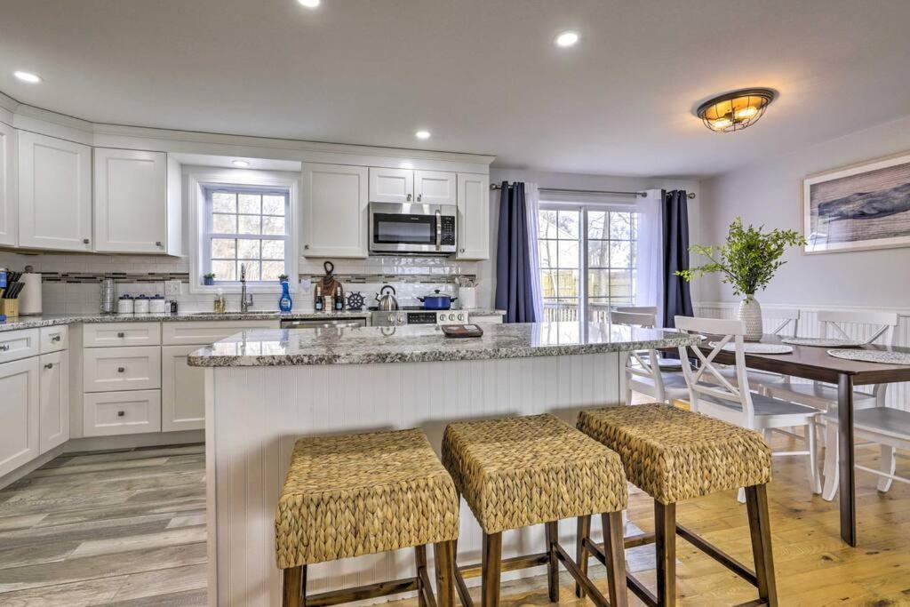 New! Updated Mystic Home W/ Sauna, Hot Tub & Deck מראה חיצוני תמונה