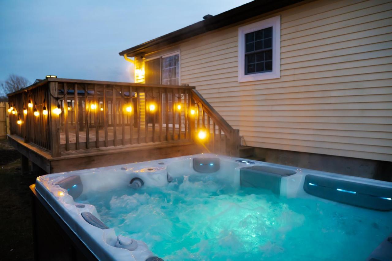 New! Updated Mystic Home W/ Sauna, Hot Tub & Deck מראה חיצוני תמונה